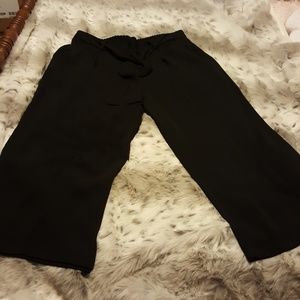 Black wide leg capris pants
